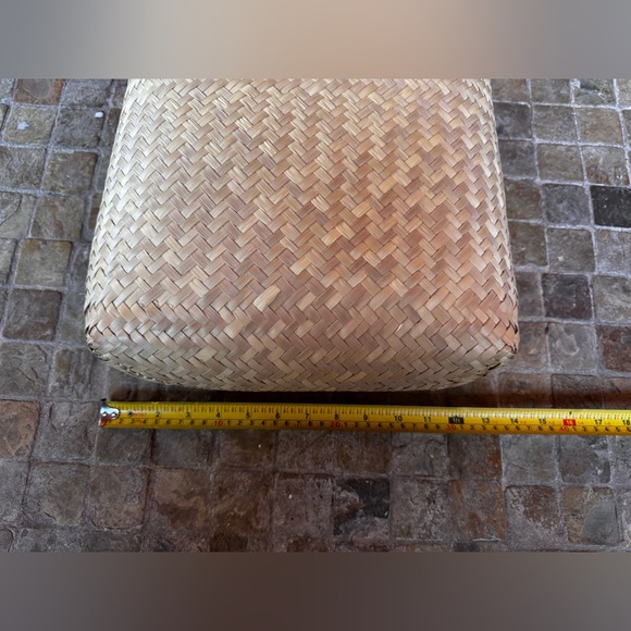 Elegant Woven Tote Bag with Brown Straps - Picture 7 of 9